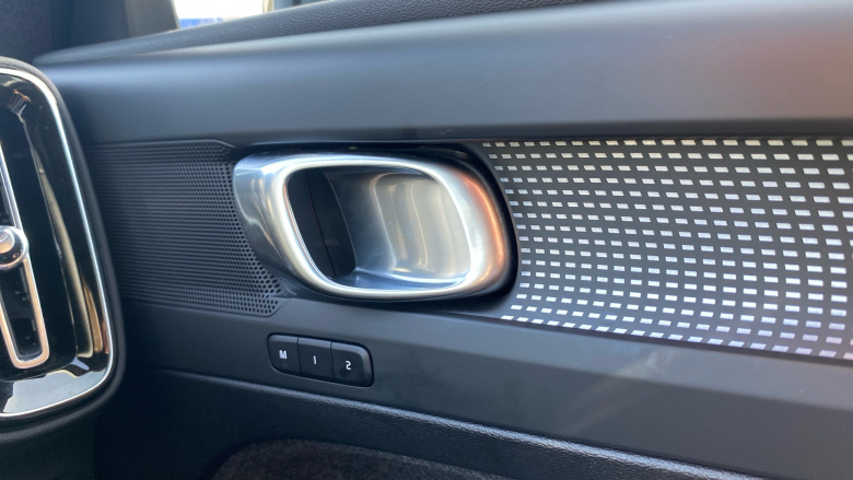 Volvo XC40 2.0 B4P Plus Dark 5dr Auto Petrol Estate